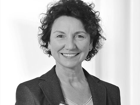 Schwarz-Weiß-Portraitfoto von Prof. Dr. Monika Greening - Projektleitung Learningsnacks for Mothers