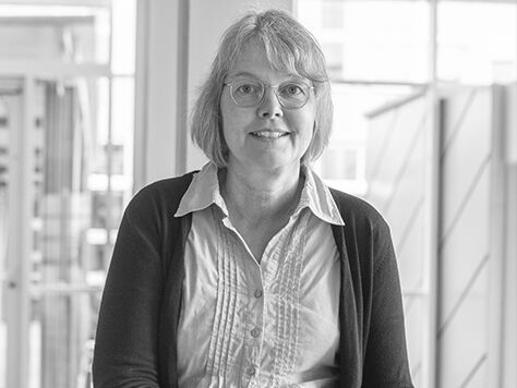 Schwarz-Weiß-Portraitfoto von Prof. Dr. Elke Hietel