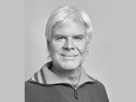 Schwarz-Weiß-Portraitfoto von Holger Kreutz