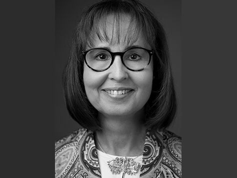 Schwarz-Weiß-Portraitfoto von Prof. Dr. Jutta Rump