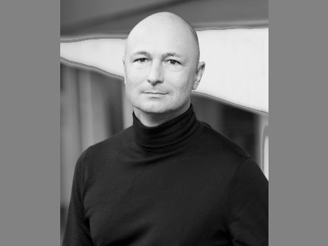 Schwarz-Weiß-Portraitfoto von Prof. Dr. Jörn Redler - Projektleitung Digitale Reputation Hochschule Mainz