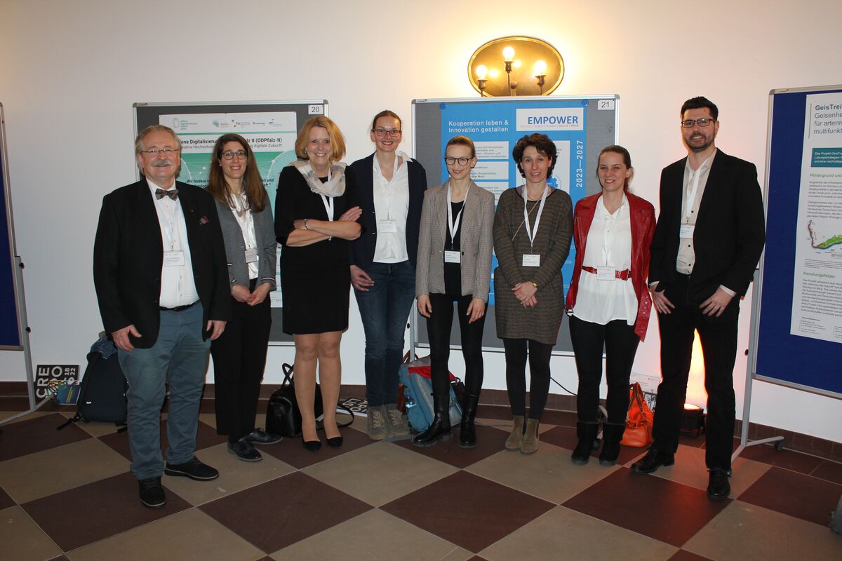 Mitglieder des EMPOWER-Teams bei der Auftaktveranstaltung zur zweiten Förderrunde der Bund-Länder-Initiative „Innovative Hochschule“ im Barockschloss Mannheim am 21. März – darunter Prof. Dr. Anett Mehler-Bicher, Antragstellerin des EMPOWER Verbundantrags