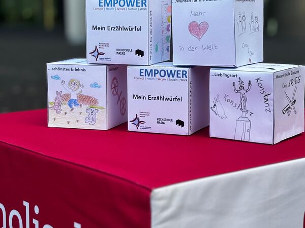 Erzählwürfel beim JGU Kinderuni- und Familientag (Bild: EMPOWER/Schilling)