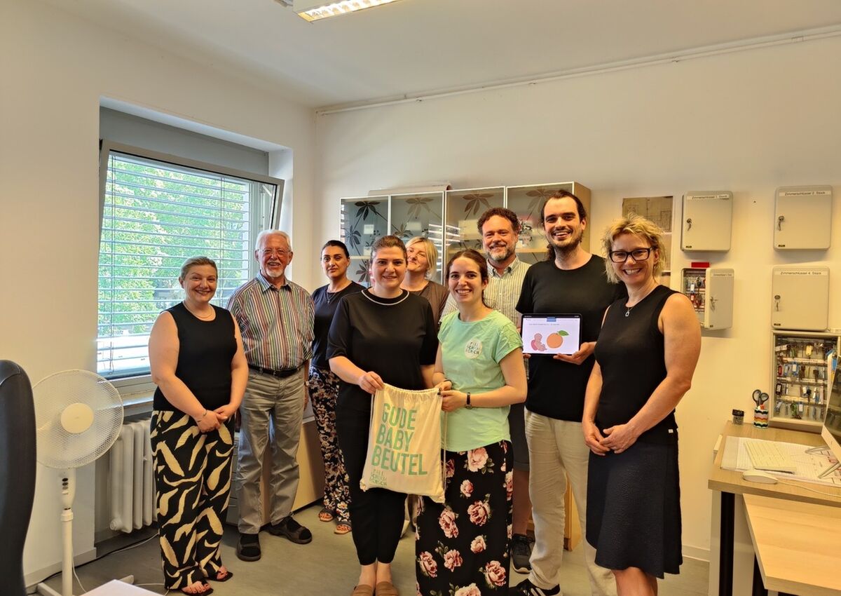Die Teilnehmenden des Design Thinking-Workshops vor dem LUX Pavillon in Mainz
